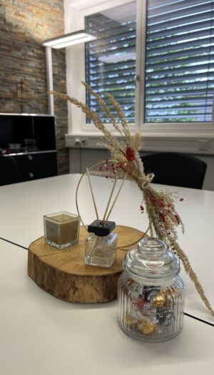 Composition for the office or the meeting room