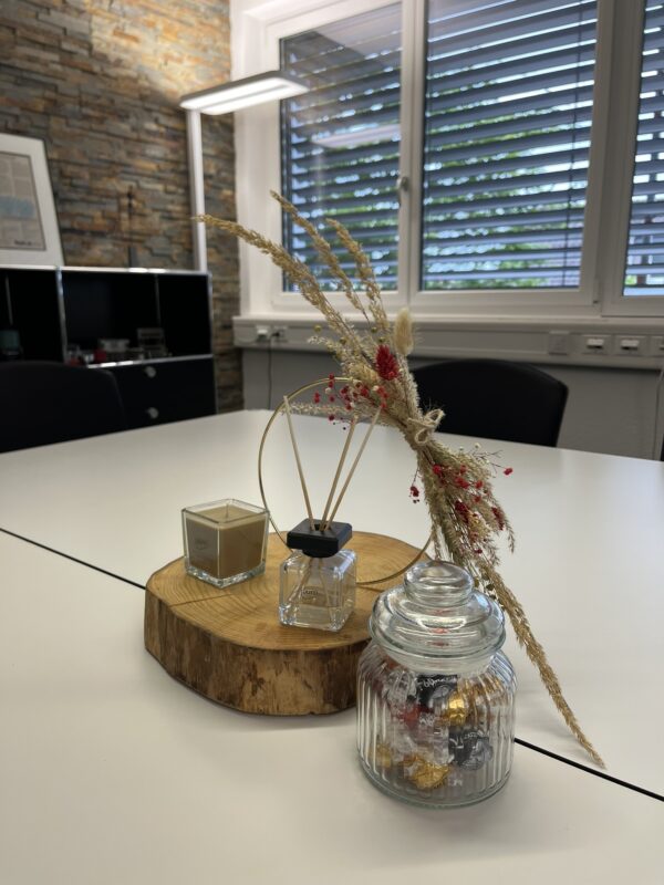 Composition for the office or the meeting room